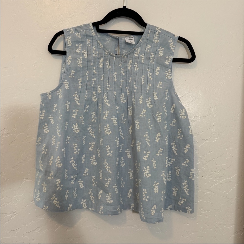 Melrose and Market Blue Floral Sleeveless Blouse – Size Medium